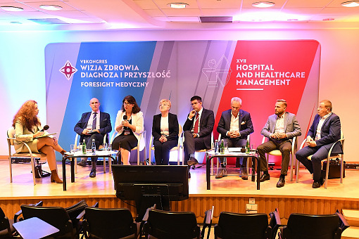 Kryzys kadrowy: Polski lekarz to zapracowany emeryt, przytłoczony biurokracją ►