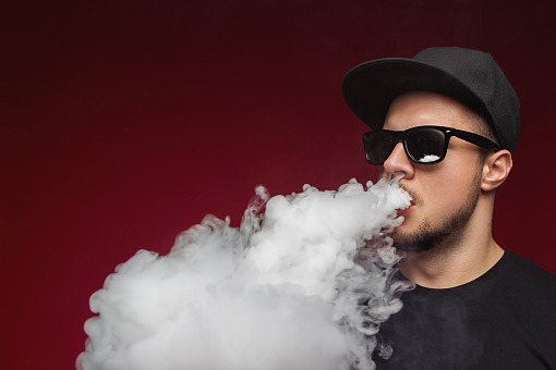 E-papierosy – postępująca plaga