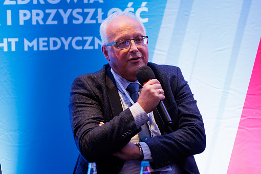 Prof. Robert Flisiak o sytuacji covidowej w Polsce ►