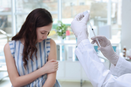 Szczepienie przeciw HPV o 90 proc. zmniejsza ryzyko zachorowania na raka szyjki macicy
