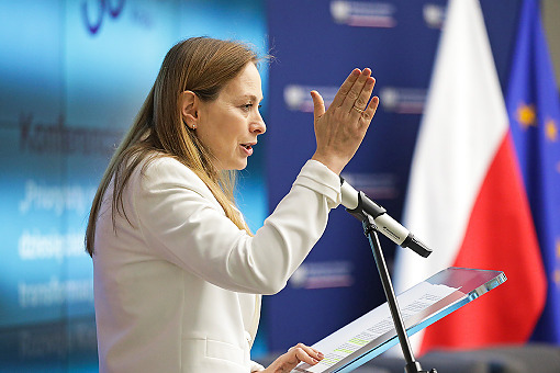 Minister Pełczyńska-Nałęcz zapowiedziała dwuetapowe obniżki składki zdrowotnej
