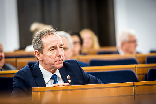 Polityczny skok na CMKP? ►