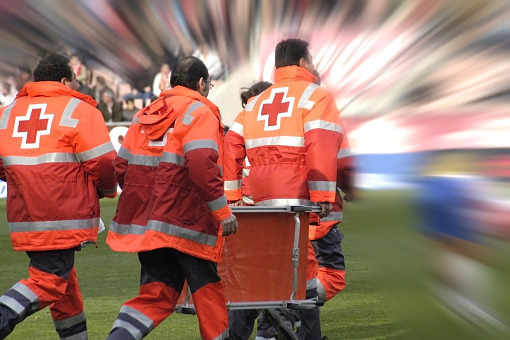 Zmarł zaatakowany ratownik – będzie wzmocnienie ochrony służb medycznych?