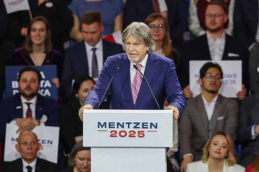 Wywracanie zdrowotnego stolika ►