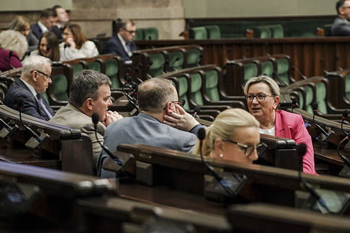 Sejm – dwie godziny o PRM ►