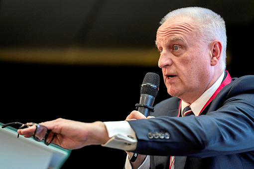 Położne zastąpią pielęgniarki? Szafranowicz odpowiedział