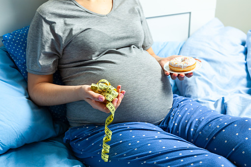 Wysokie BMI kobiety może zaważyć na przebiegu porodu i zdrowiu dziecka