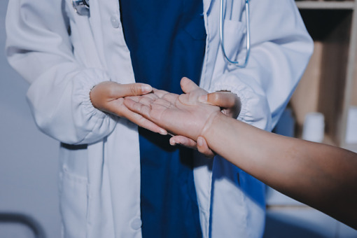 Samorząd lekarski chce odpowiedzialności karnej dla praktyk pseudomedycznych 
