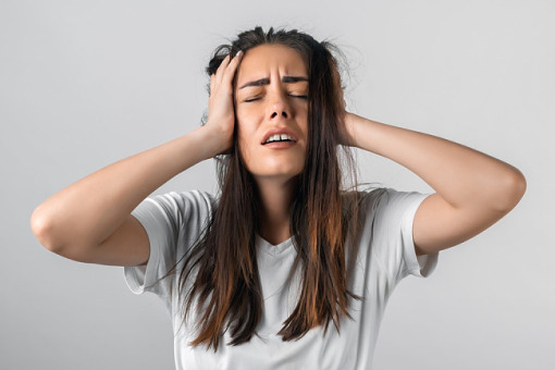 Migrena znika po menopauzie? To niebezpieczny mit!