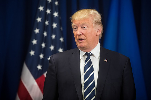 Trump podwyższa cła na leki