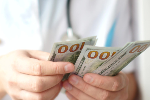 Lekarz na kontrakcie – zakres odpowiedzialności majątkowej