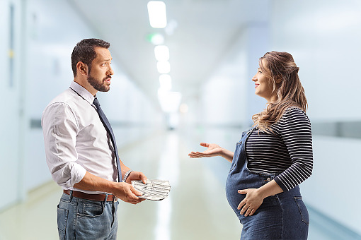 Porodówki – to się nie opłaca