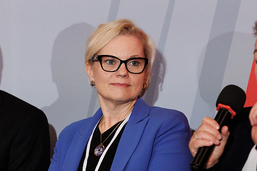 Dyrektor zarabia mniej niż jego pracownicy ►