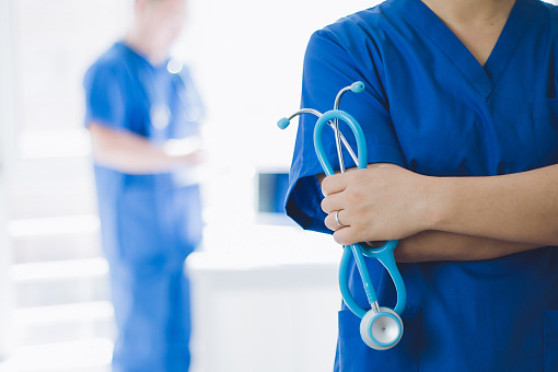 Wynagrodzenia pracowników podmiotów leczniczych – komunikat MZ