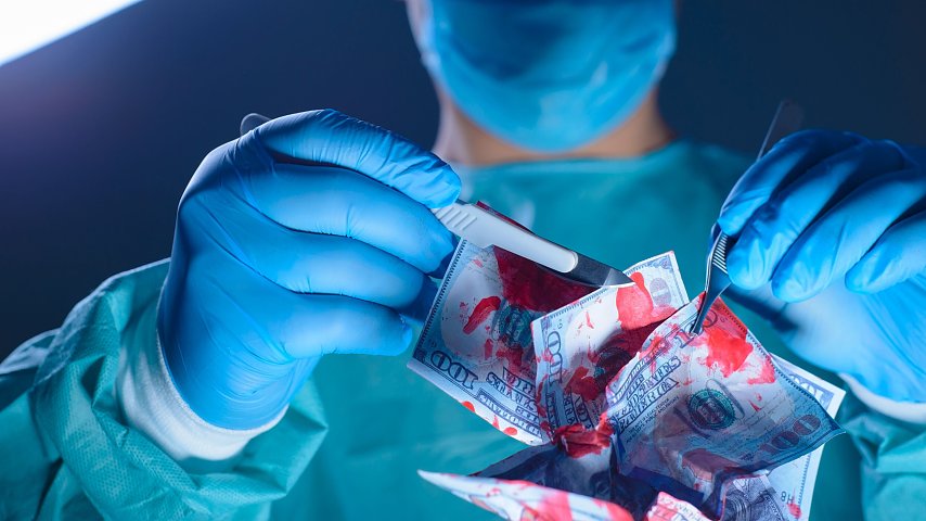 Ostre cięcie budżetu – 1,8 mln zł rocznie dla chirurga
